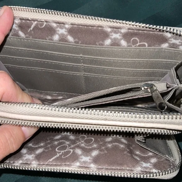 Jessica Simpson Taupe Bow Back Zip Wallet Wristlet 8” X 4.5” X 1” NWOT - Picture 11 of 16